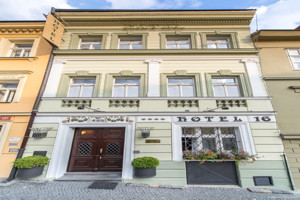 Hotel 16